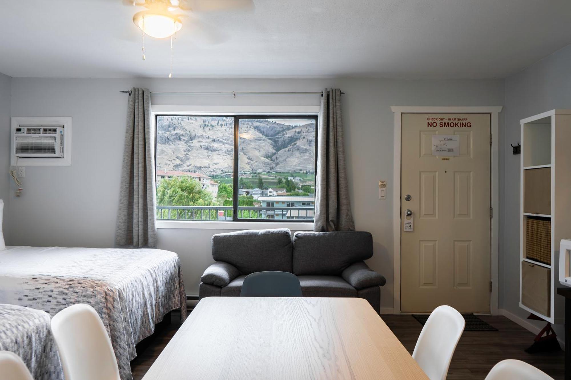 Poplars Motel On The Lake Osoyoos Exterior foto