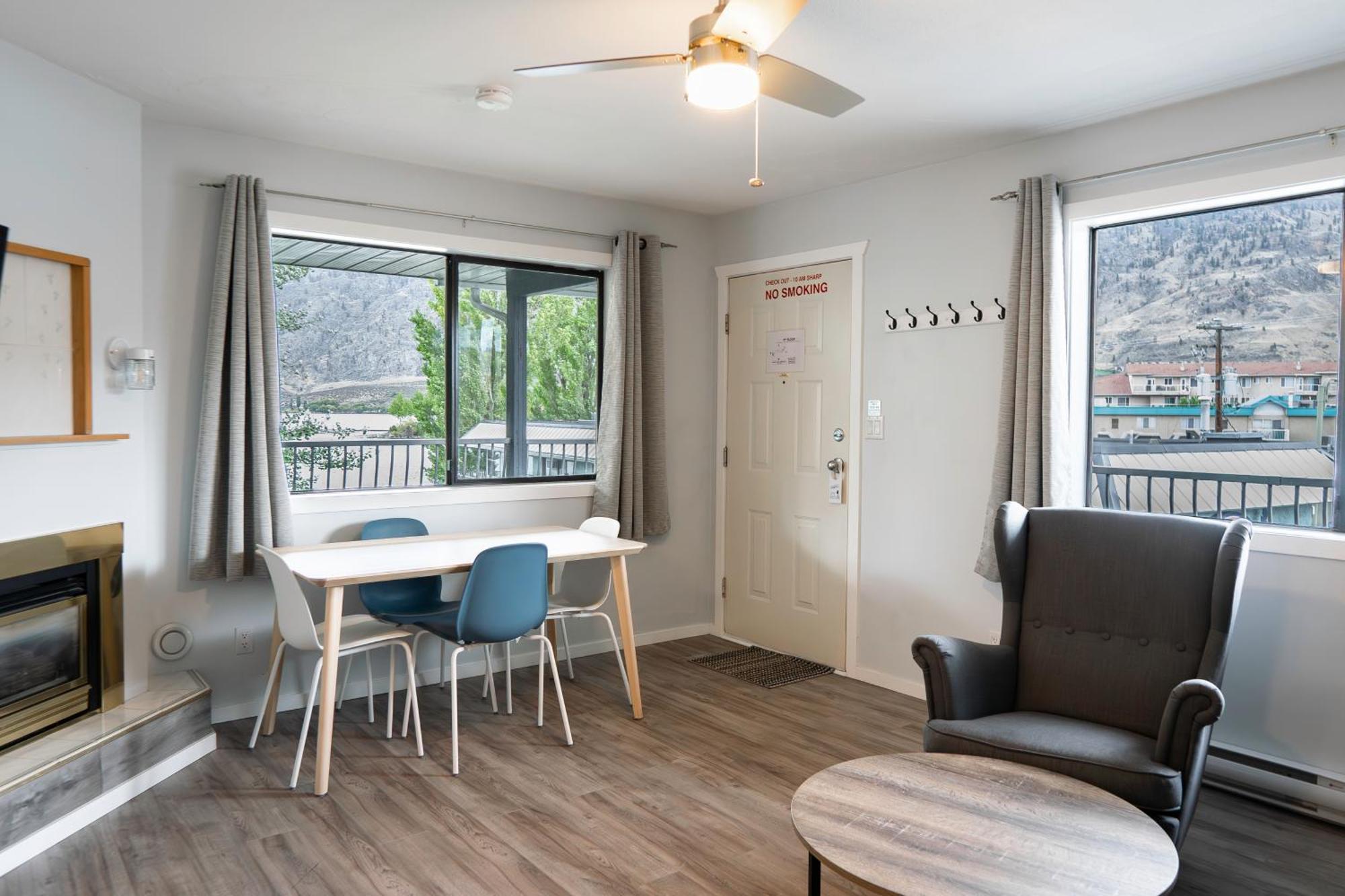 Poplars Motel On The Lake Osoyoos Exterior foto